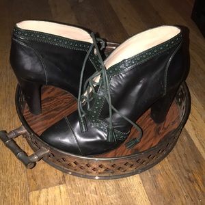 Women’s Tods leather size 9 .